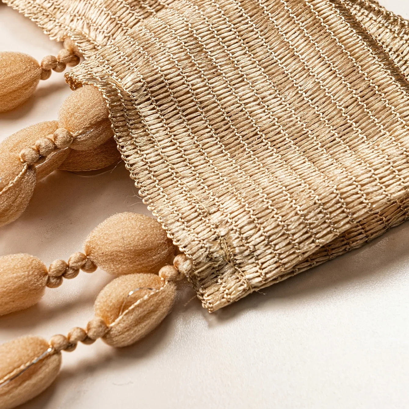 Boho-tyylinen Oviverho Helmillä Koristeltu - Image 8