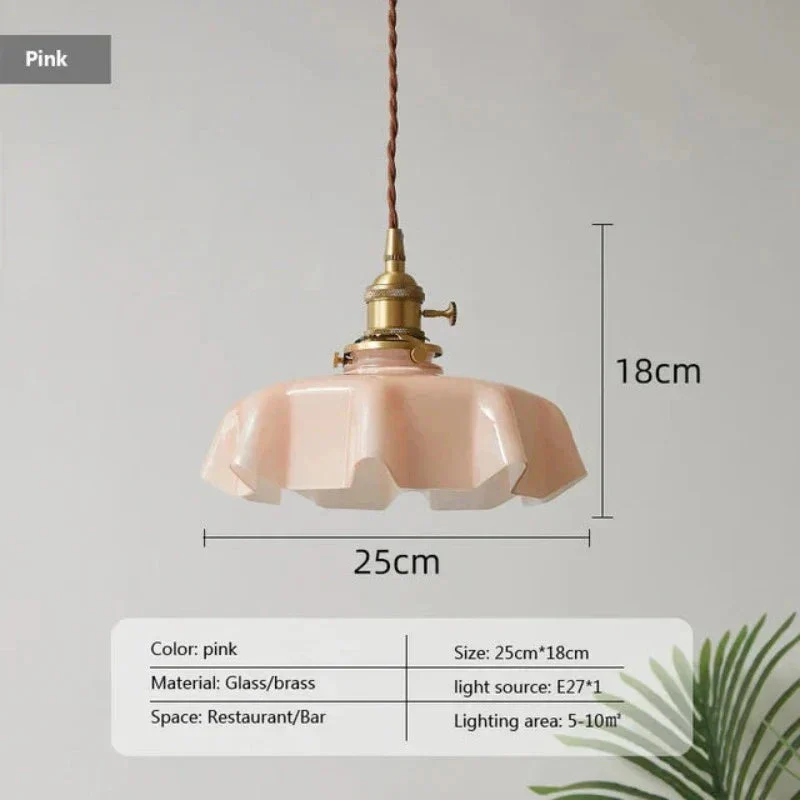 Klassinen Messinkiriippuvalaisin Lämpimällä Valolla - Image 9