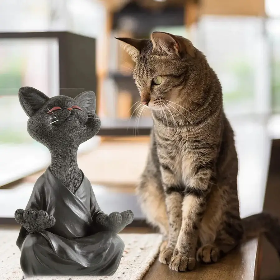 Meditoiva Buddha Kissa Figuuri - Image 3